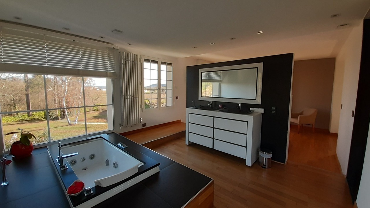 Photo of Bathroom in Lablachere