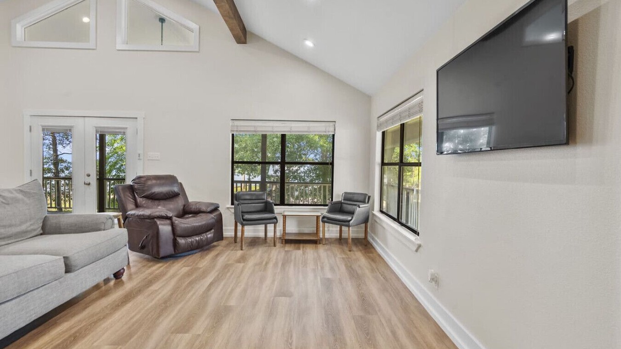 Photo of Livingroom in Zavalla