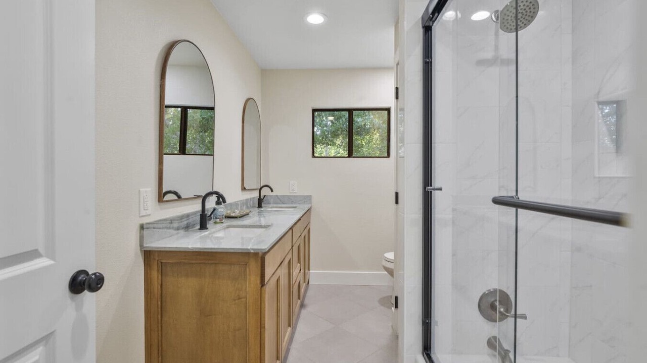 Photo of Bathroom in Zavalla