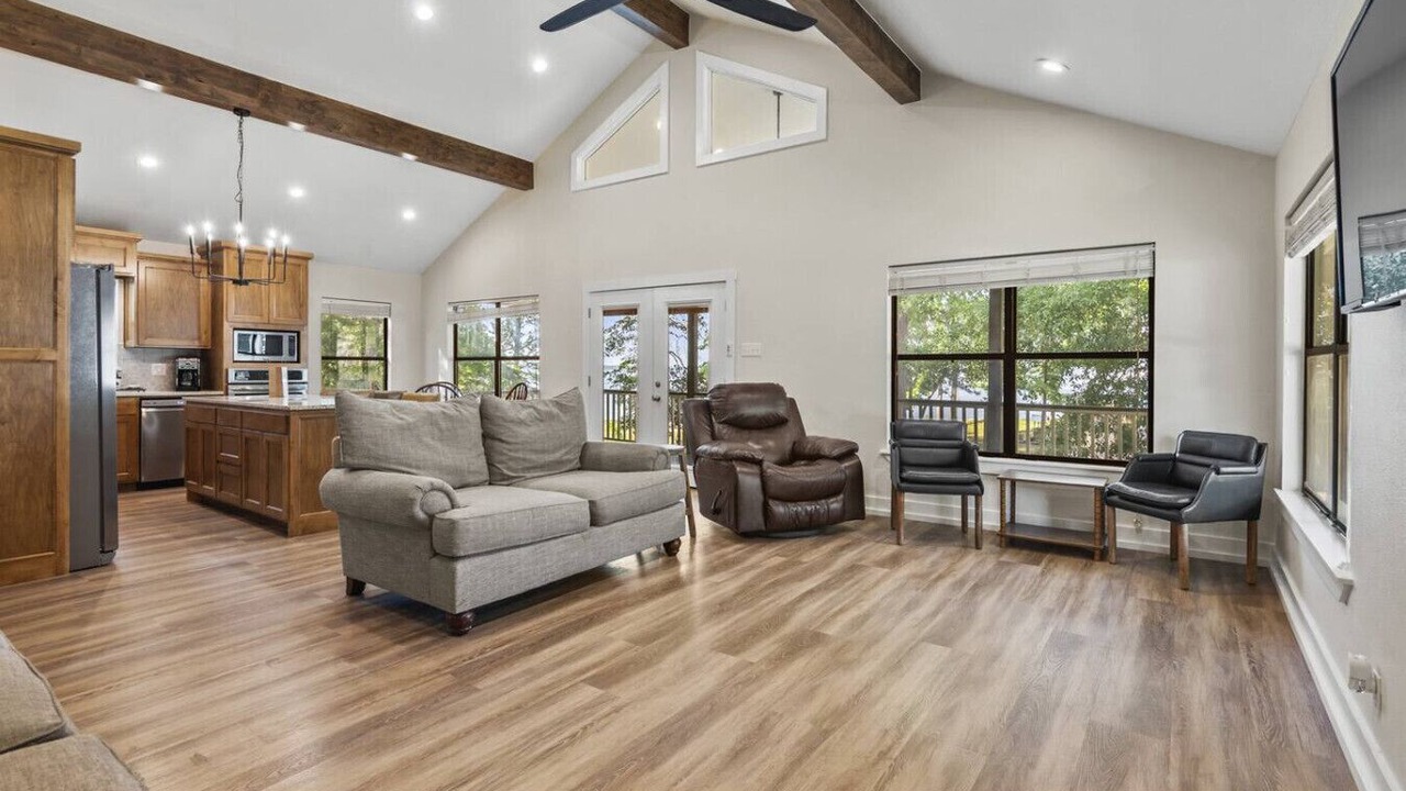 Photo of Livingroom in Zavalla