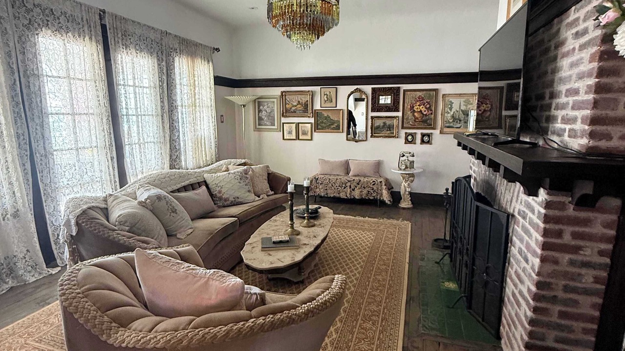 Photo of Livingroom in Burlington