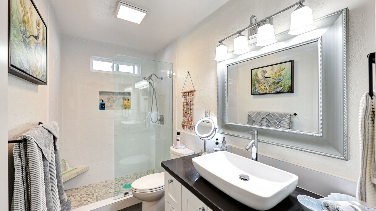 Photo of Bathroom in Discovery Bay
