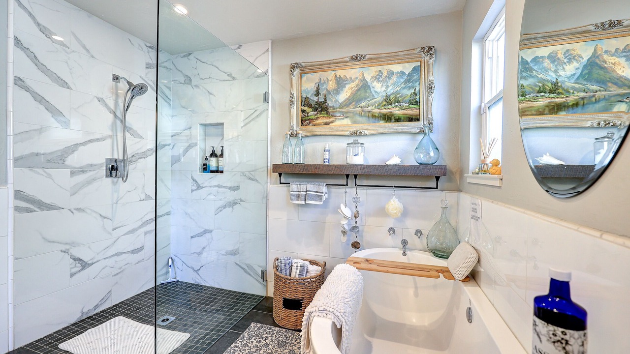 Photo of Bathroom in Discovery Bay