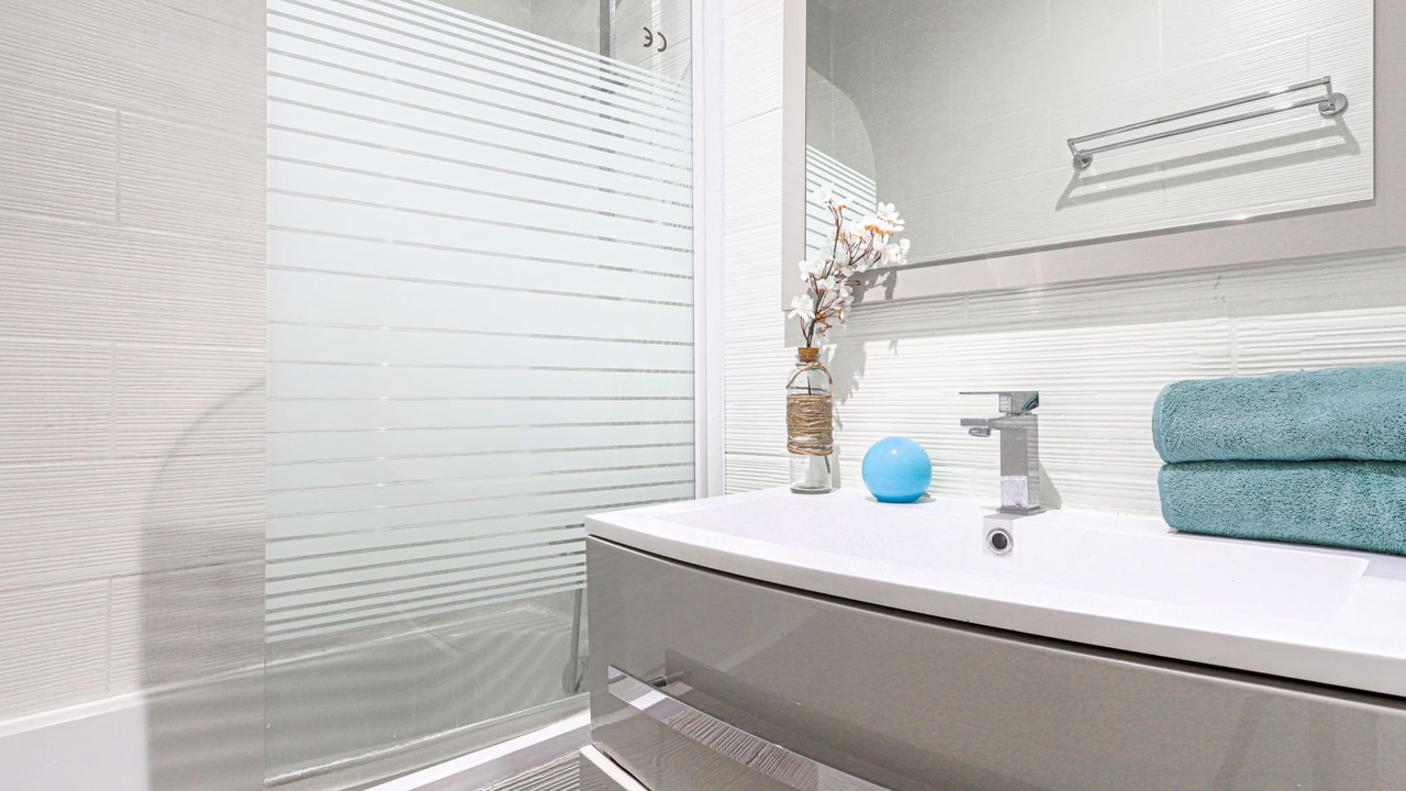 Photo of Bathroom in Musicians Quarter