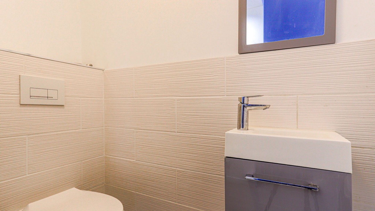 Photo of Bathroom in Musicians Quarter