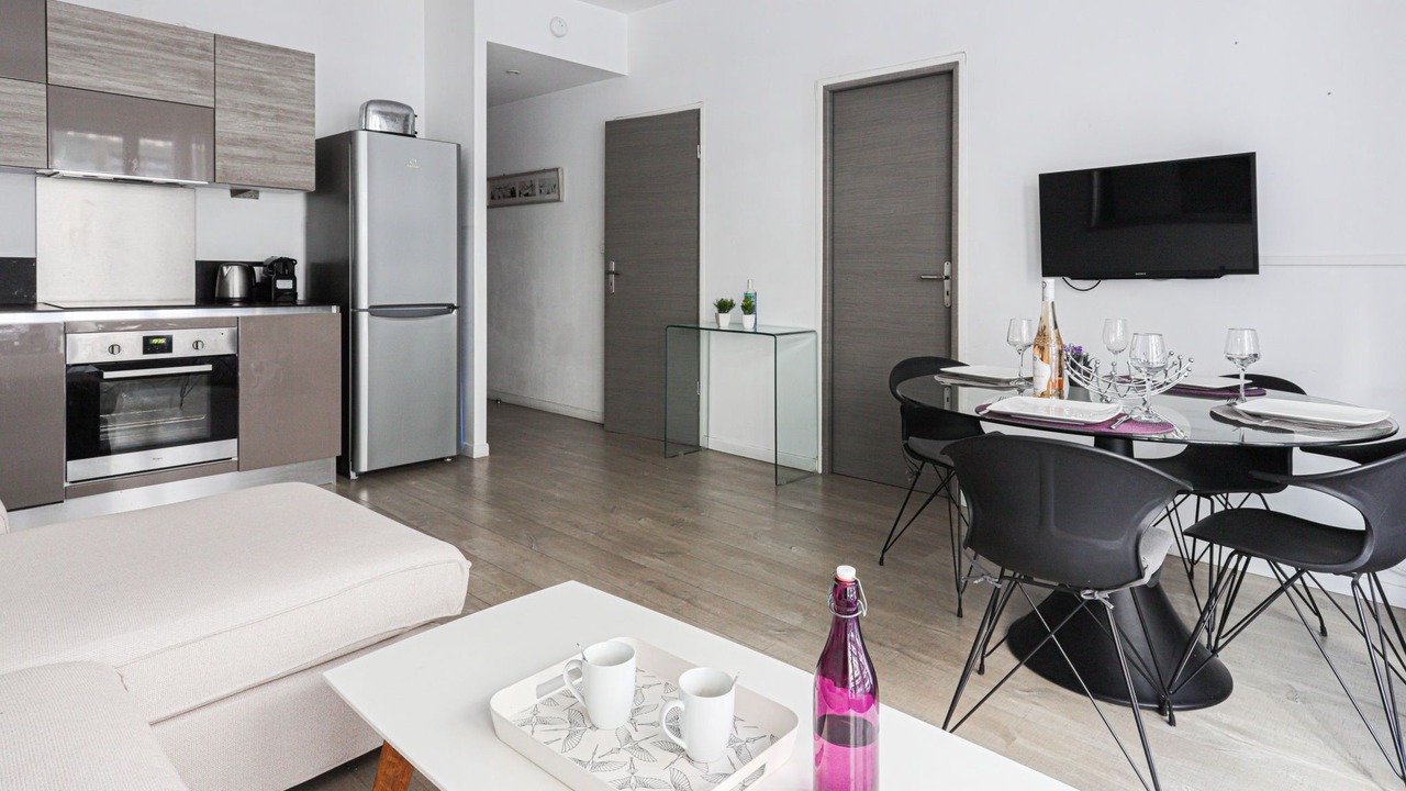 Photo of Livingroom in Musicians Quarter