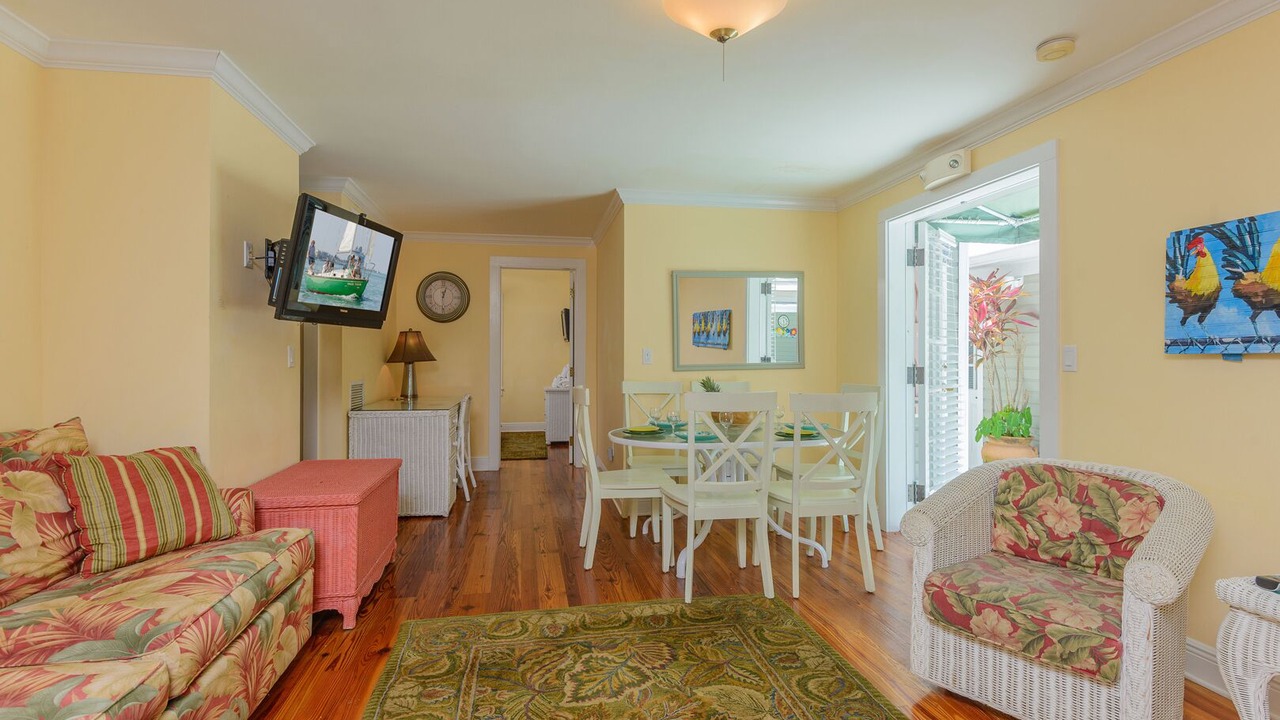 Photo of Livingroom in Downtown