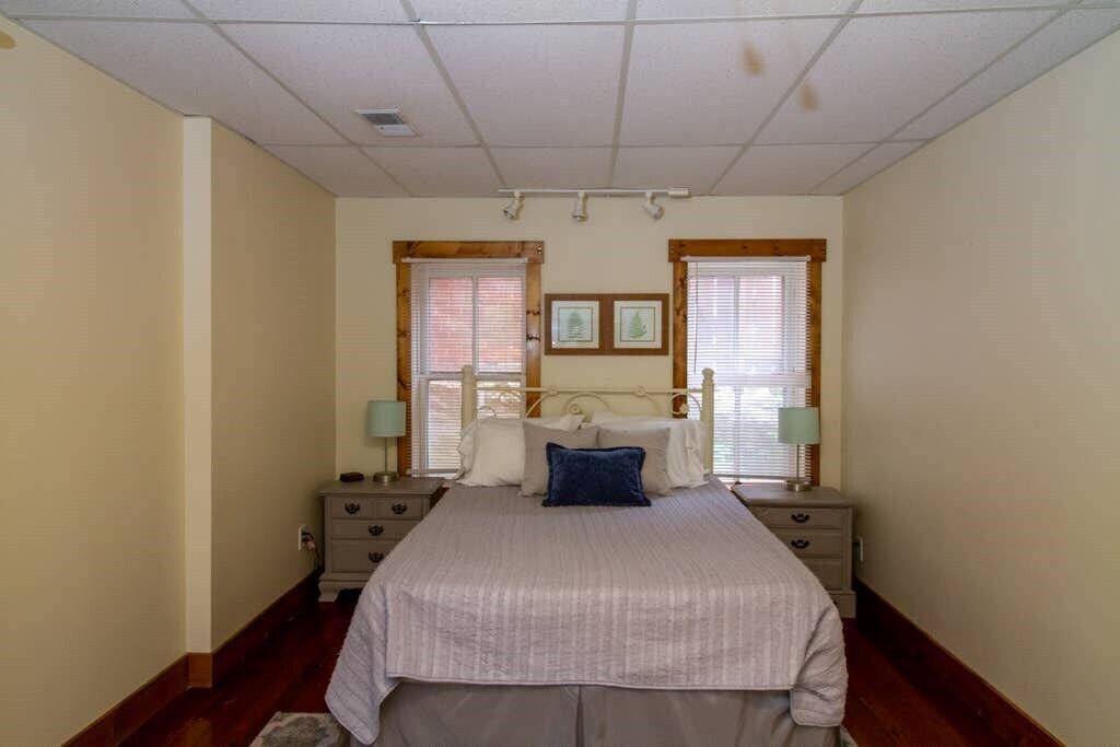 Photo of Others in Hermann