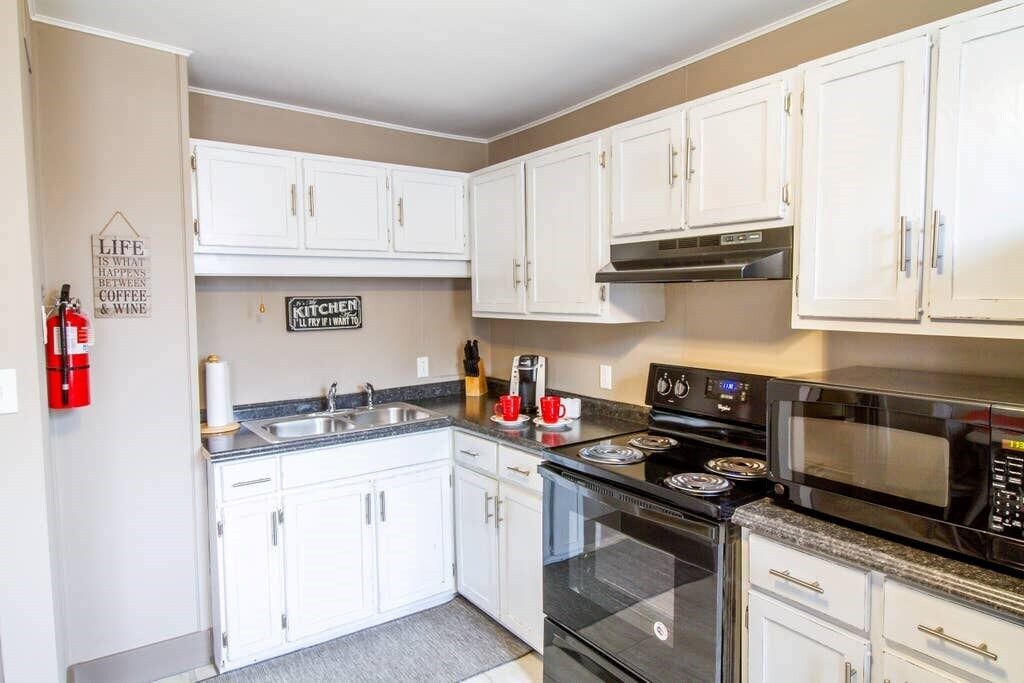 Photo of Others in Hermann