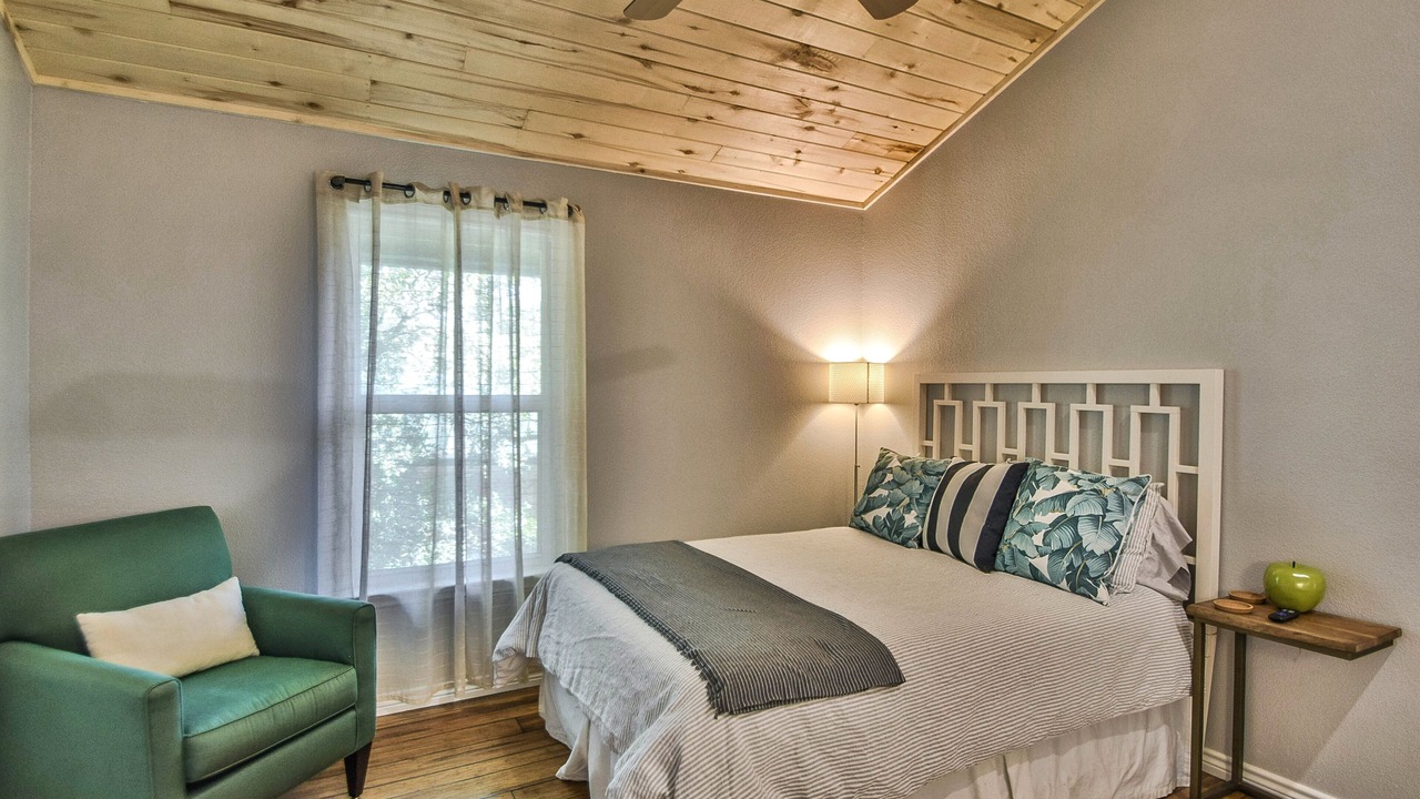 Photo of Bedroom in Granbury