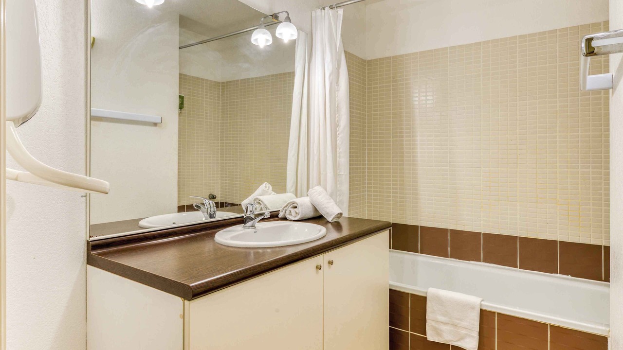 Photo of Bathroom in Homps