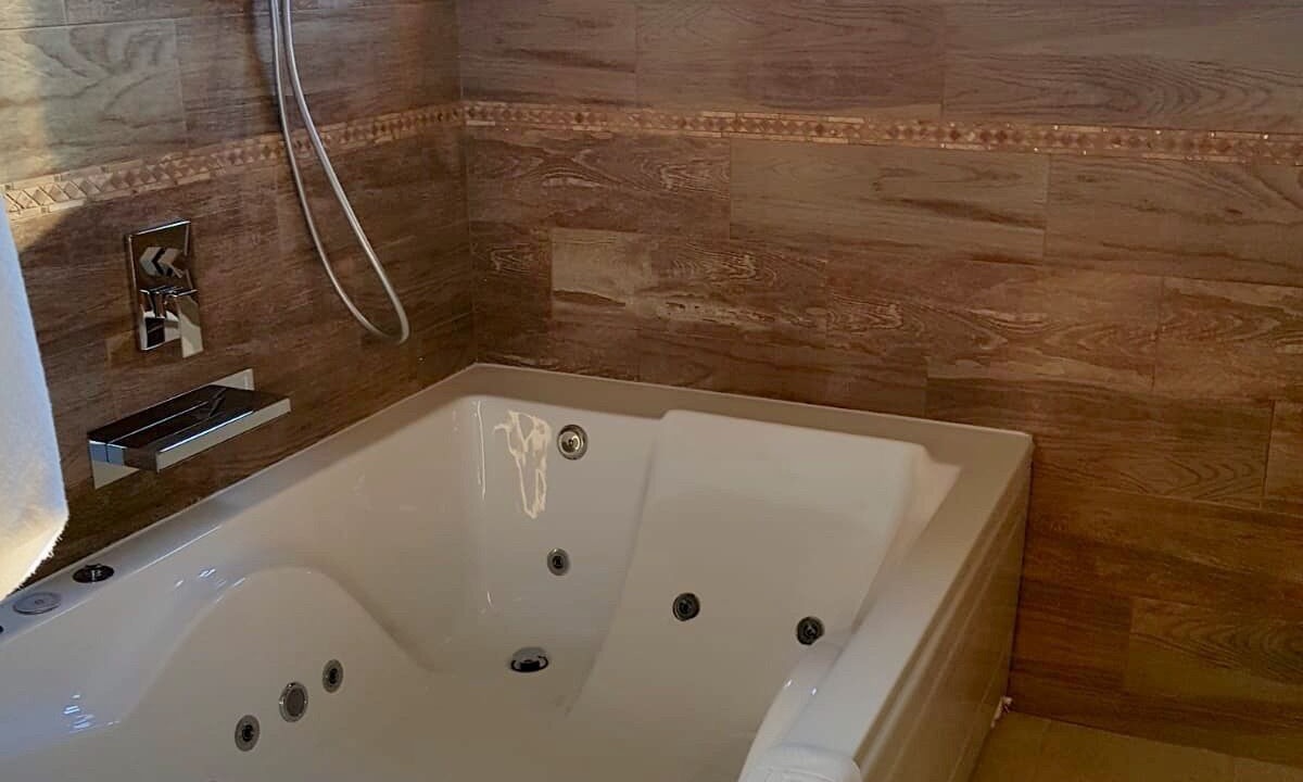 Photo of Bathroom in Pontons