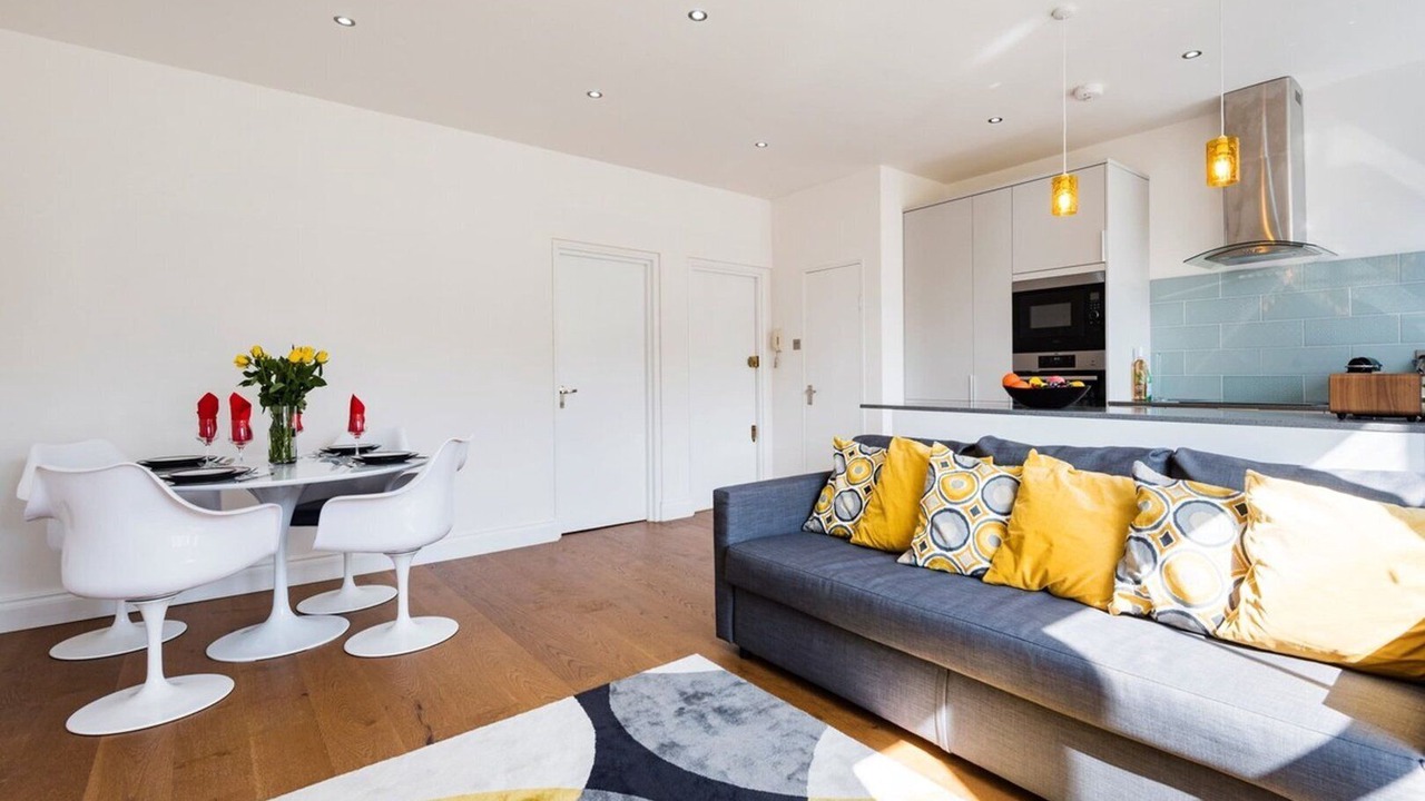 Photo of Livingroom in Earl's Court