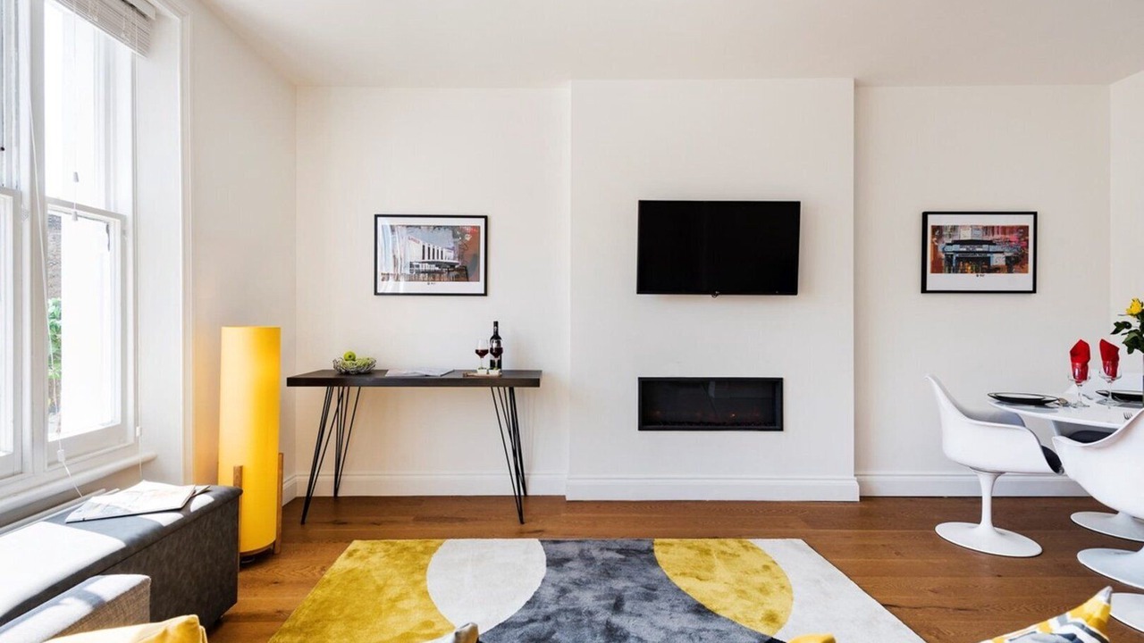 Photo of Livingroom in Earl's Court