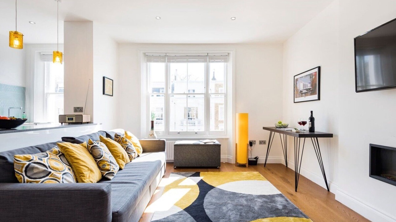 Photo of Livingroom in Earl's Court