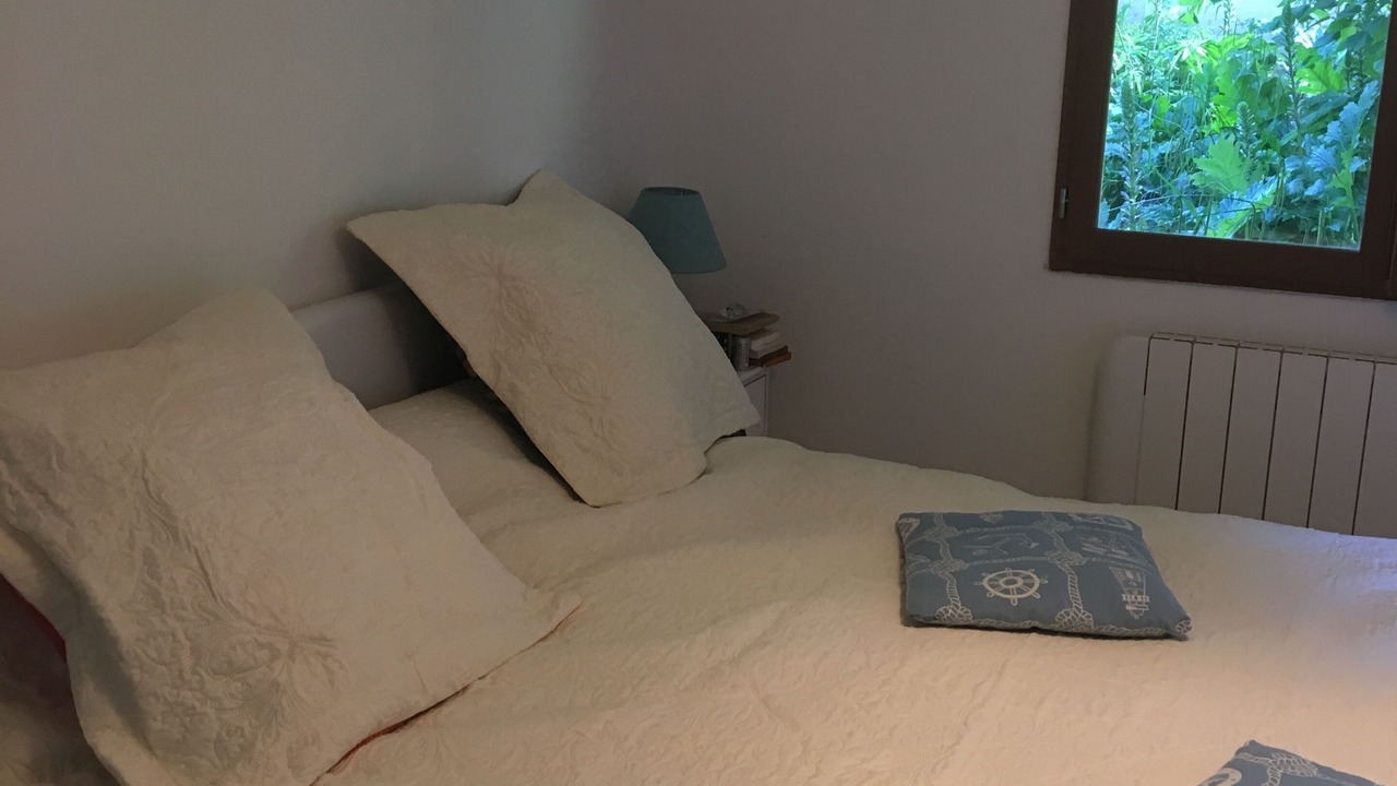 Photo of Bedroom in Urville-Nacqueville