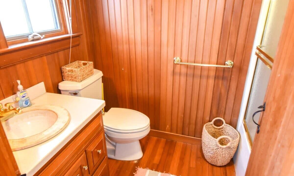 Photo of Bathroom in East Orleans