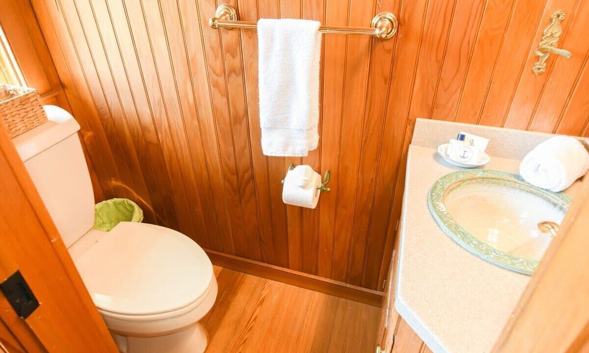 Photo of Bathroom in East Orleans