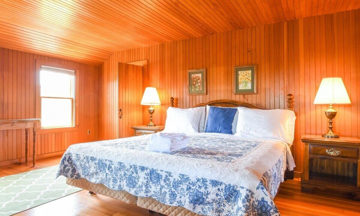 Photo of Bedroom in East Orleans