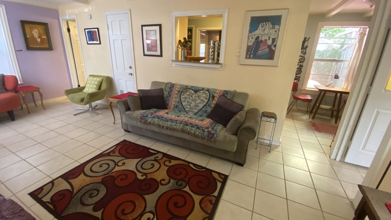 Photo of Livingroom in South River City