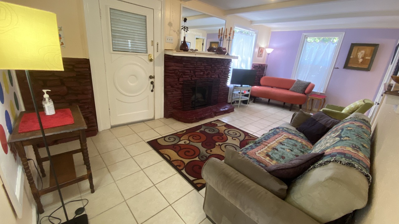 Photo of Livingroom in South River City