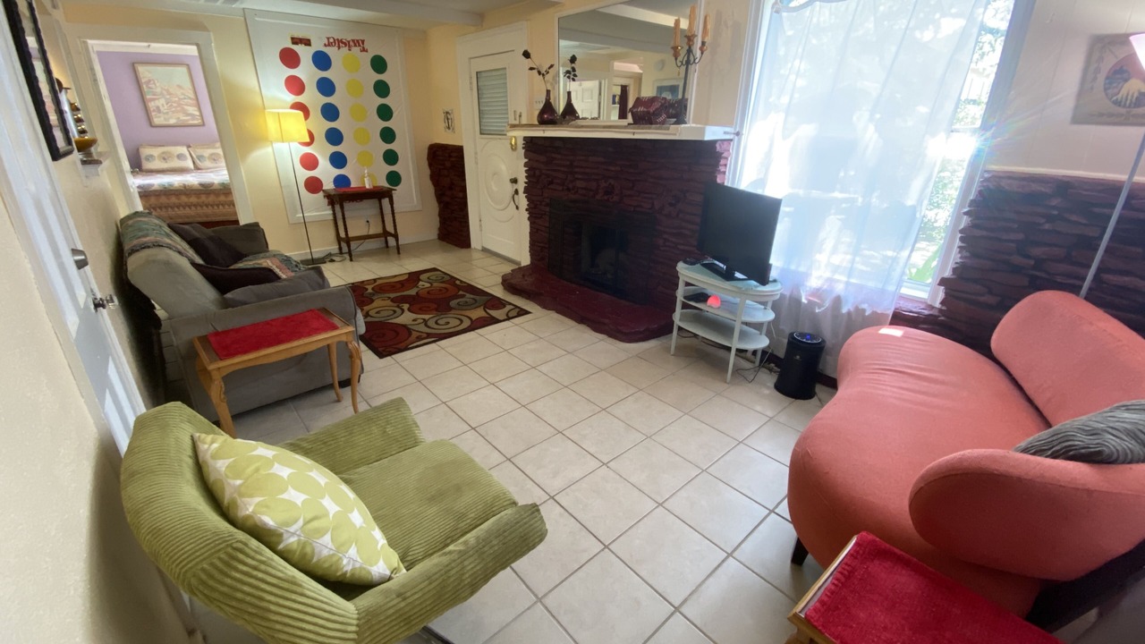 Photo of Livingroom in South River City