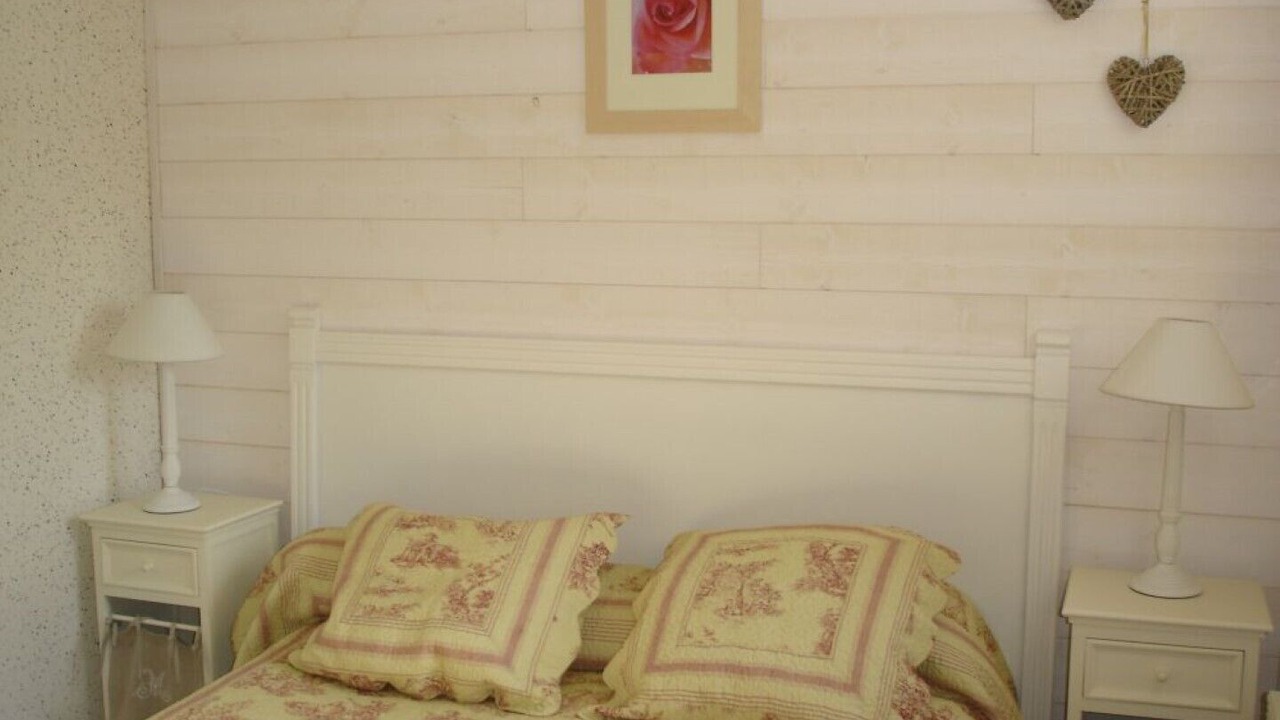 Photo of Bedroom in Lisle