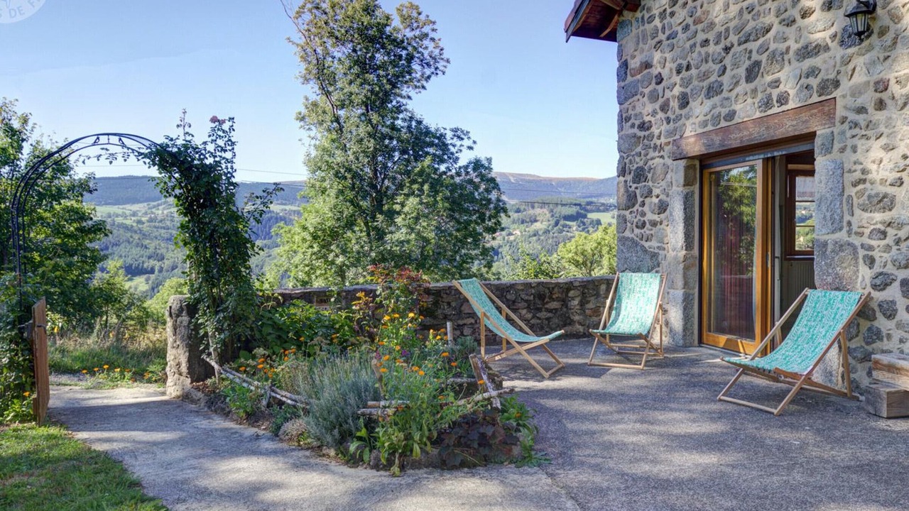 Photo of Patio Balcony in Chalmazel-Jeansagniere