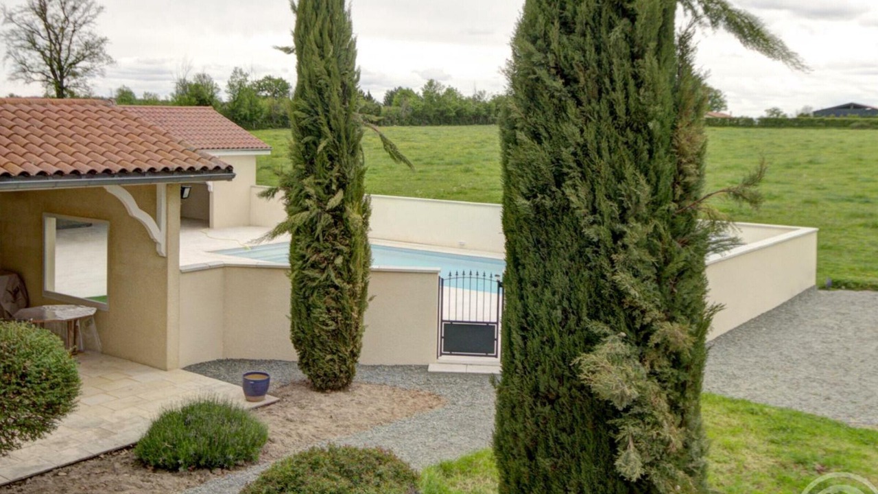 Photo of Outdoor in Chalain-le-Comtal