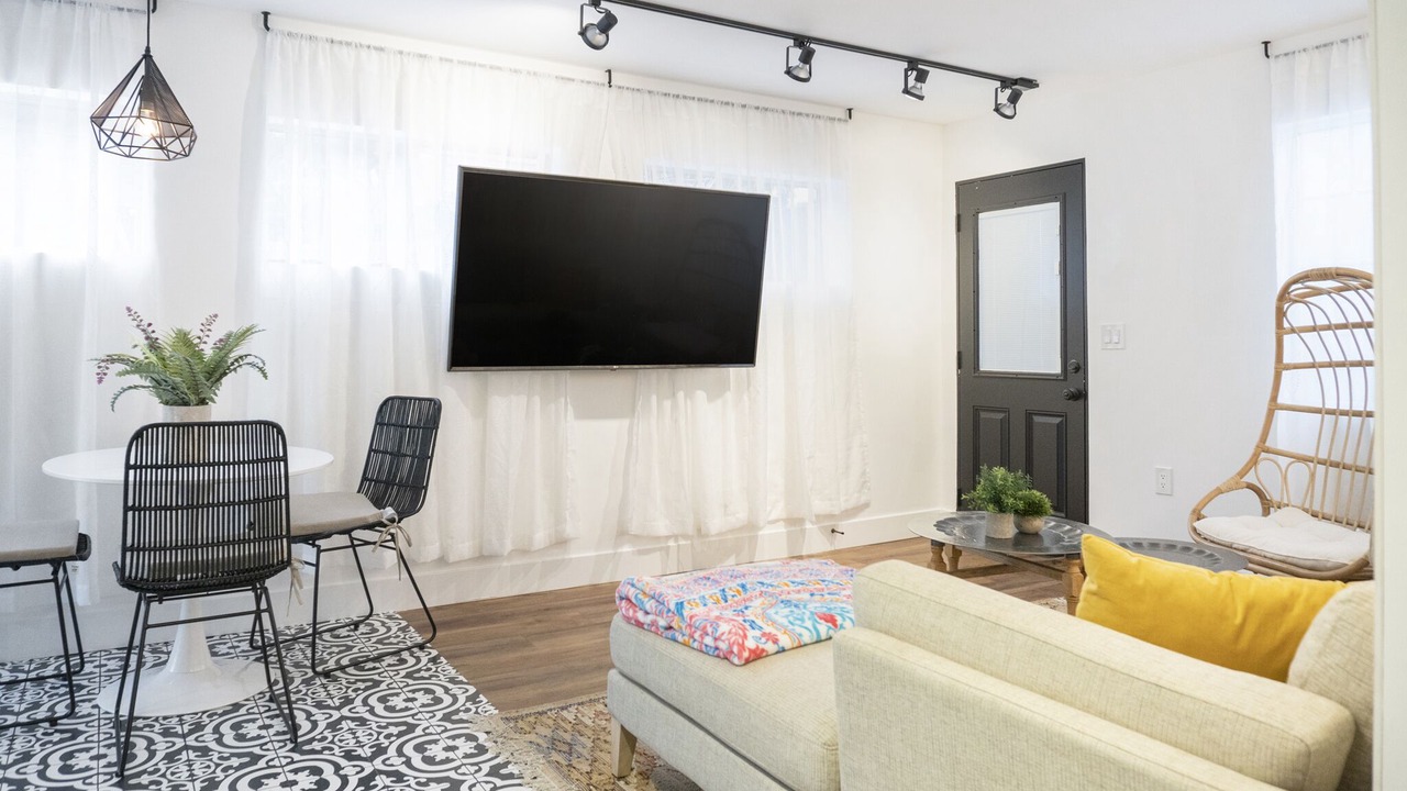 Photo of Livingroom in Pico - Robertson