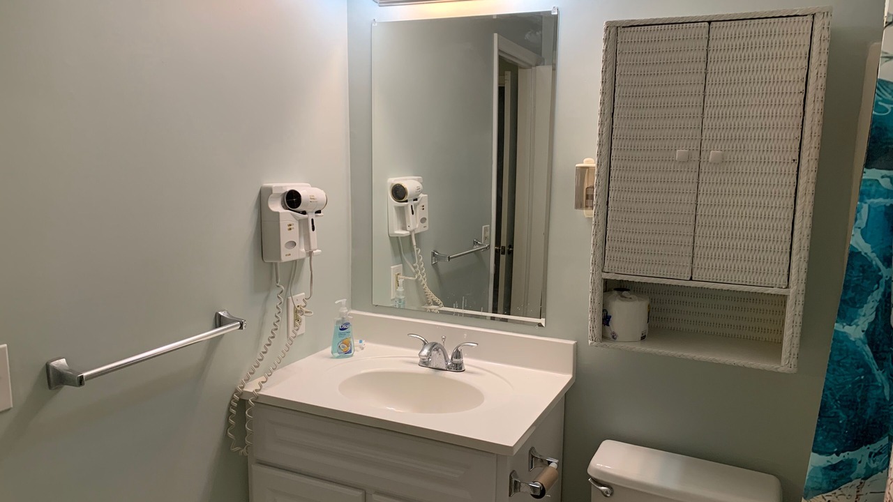 Photo of Bathroom in Garden City