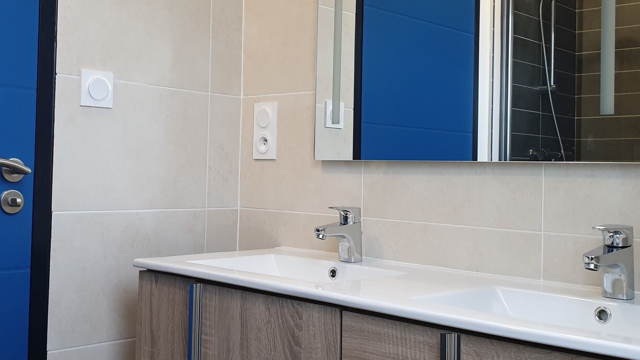 Photo of Bathroom in Plonevez-Porzay