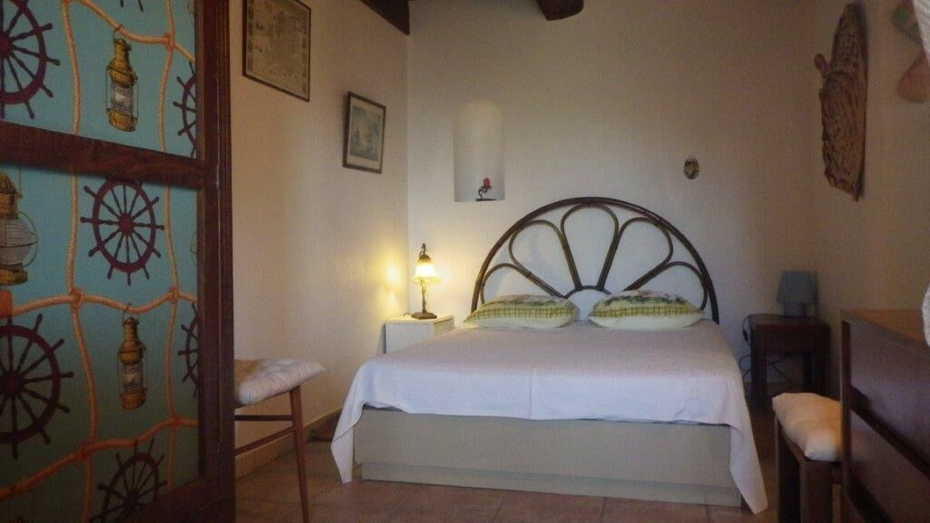 Photo of Bedroom in Le Lavandou