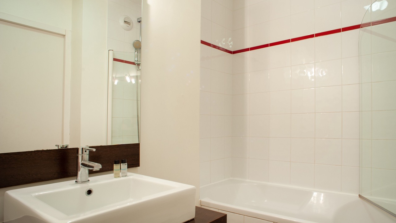 Photo of Bathroom in Dinan