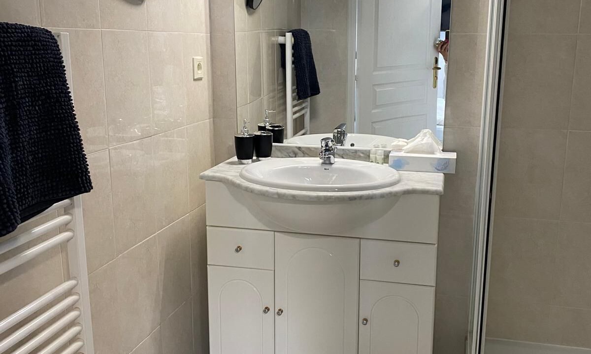 Photo of Bathroom in Prado - Republique