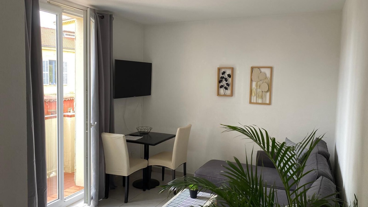 Photo of Livingroom in Prado - Republique