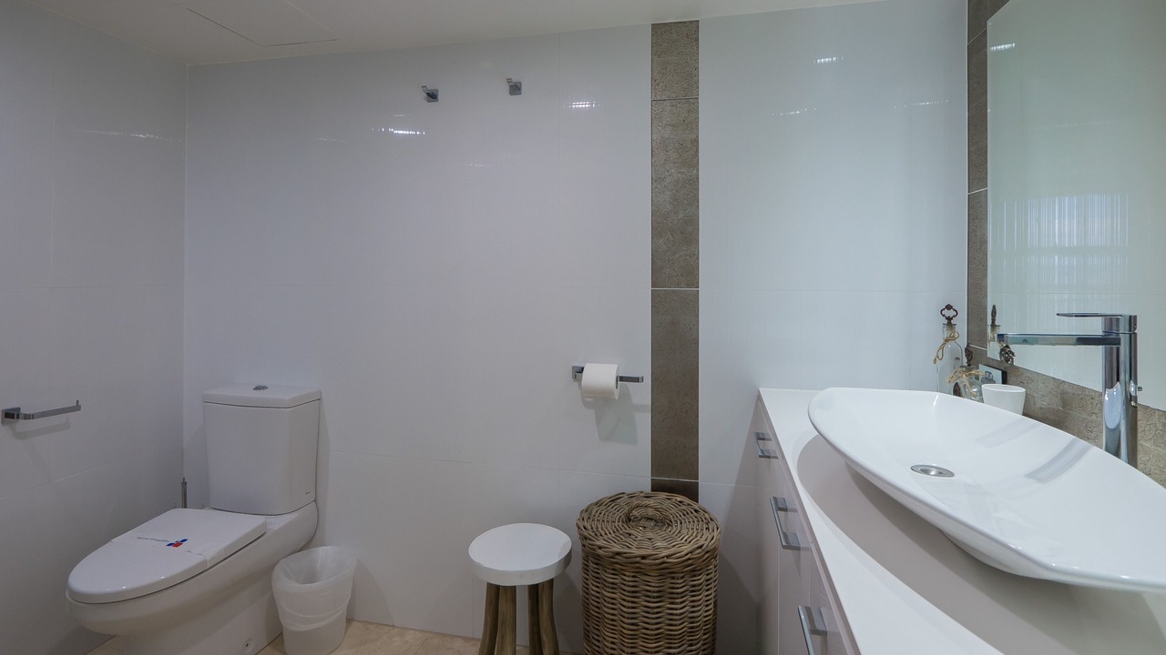 Photo of Bathroom in Main Beach