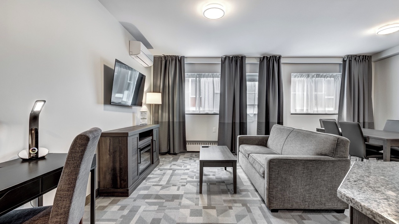 Photo of Livingroom in Cote-Des-Neiges—Notre-Dame-De-Grace