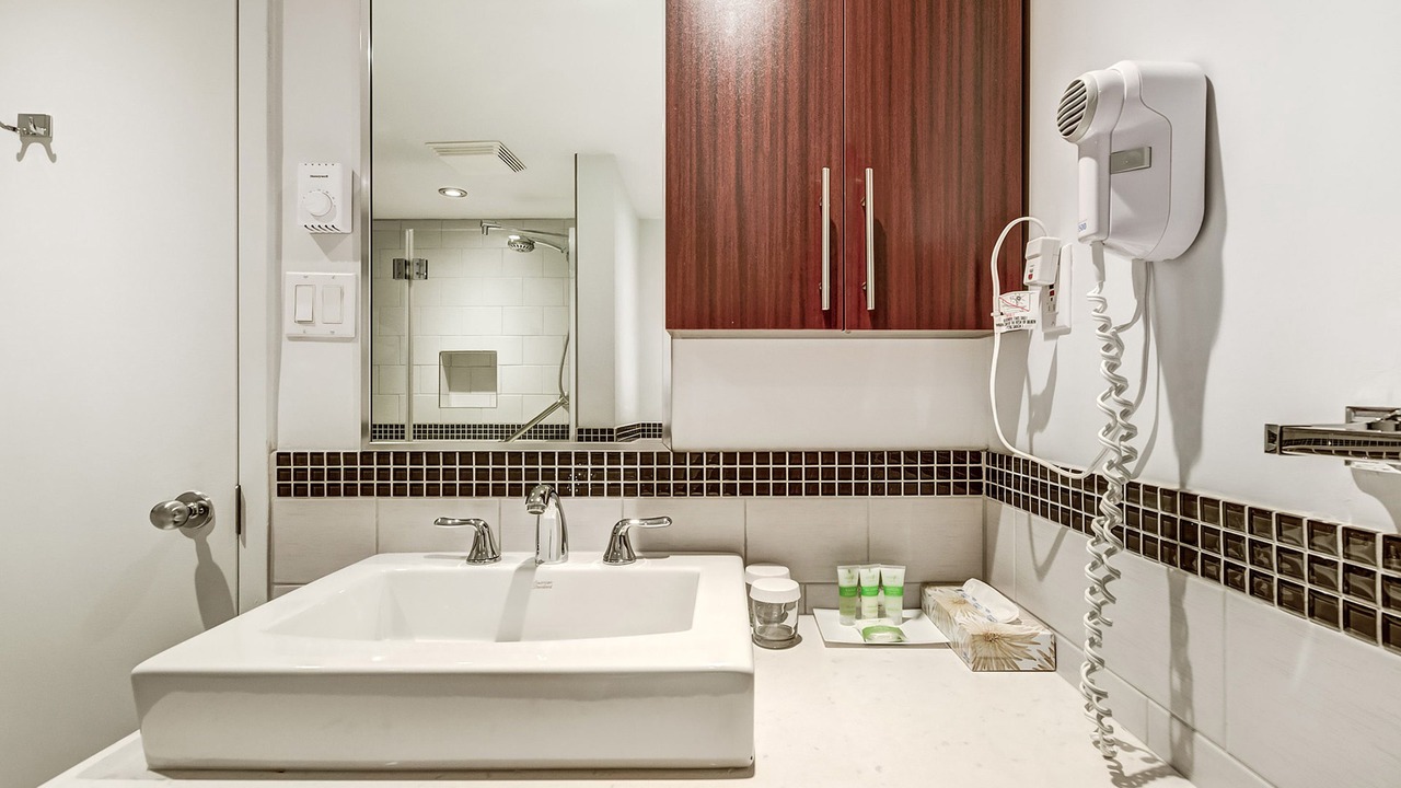 Photo of Bathroom in Cote-Des-Neiges—Notre-Dame-De-Grace
