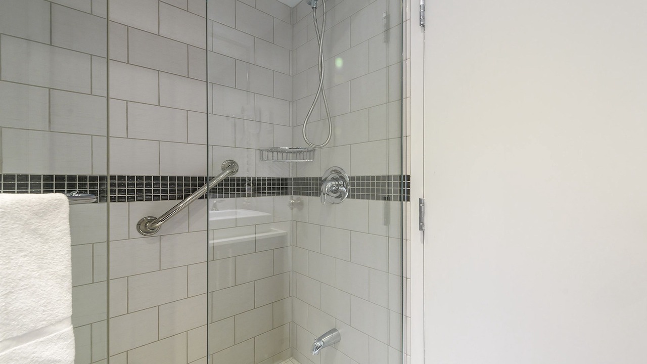 Photo of Bathroom in Cote-Des-Neiges—Notre-Dame-De-Grace