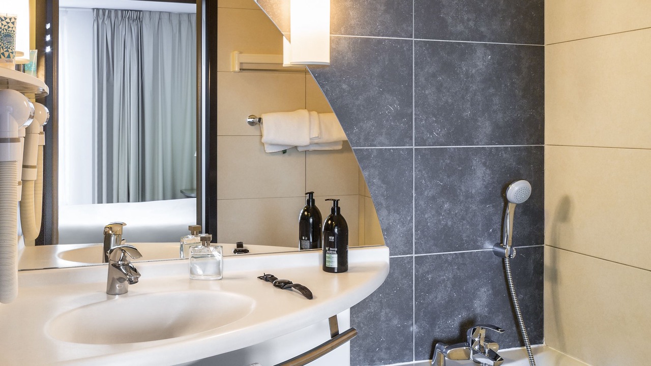Photo of Bathroom in Richebourg - Saint-Clement