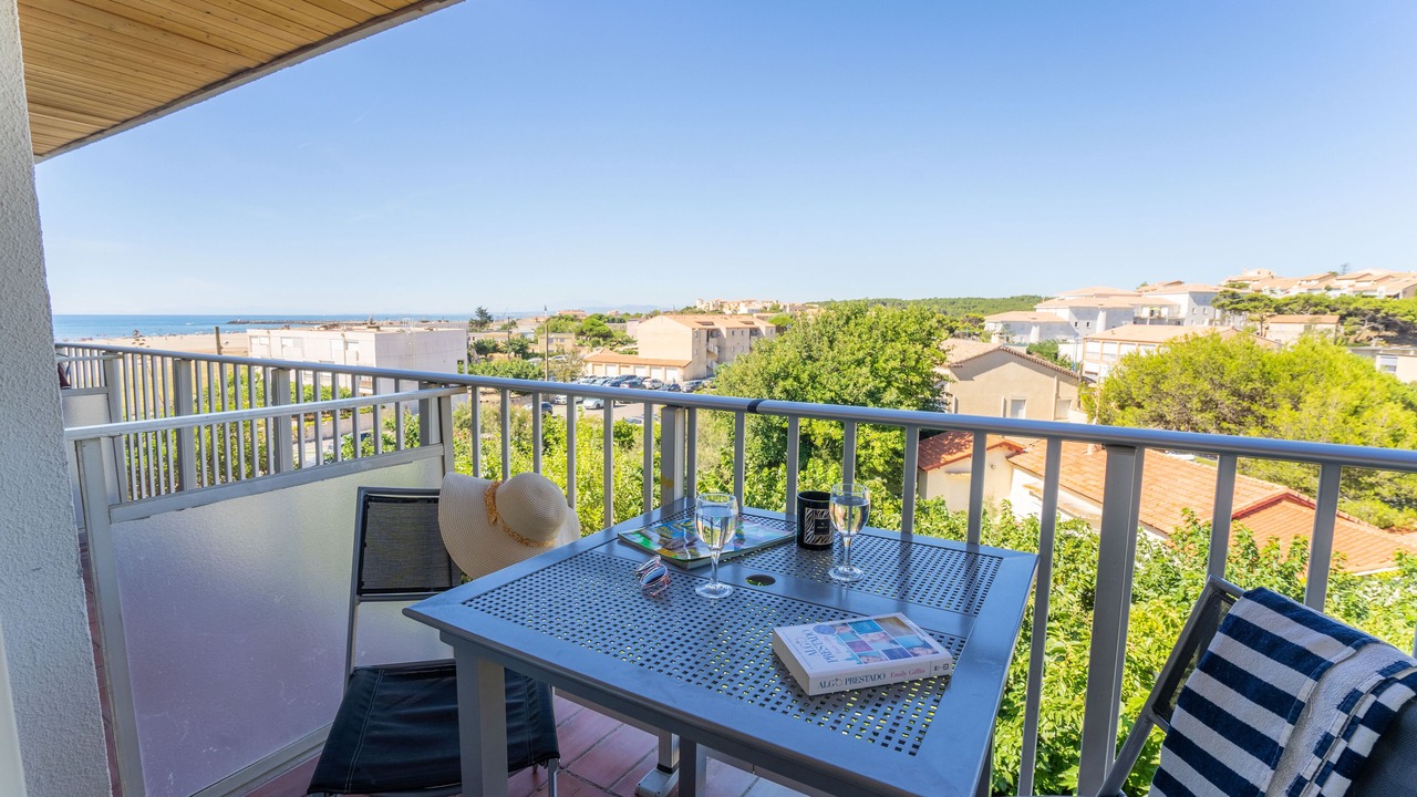 Photo of Bedroom in Saint-Pierre-la-Mer