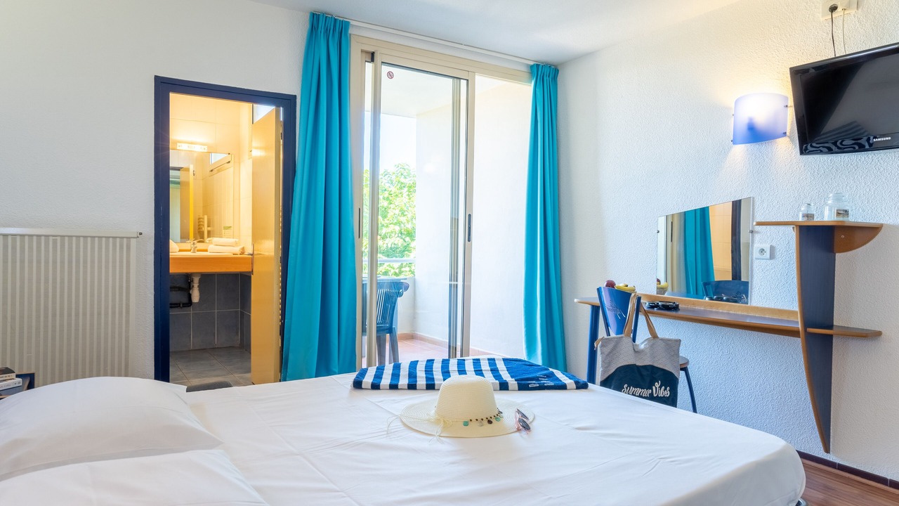 Photo of Bedroom in Saint-Pierre-la-Mer