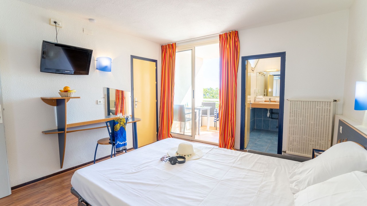 Photo of Bedroom in Saint-Pierre-la-Mer