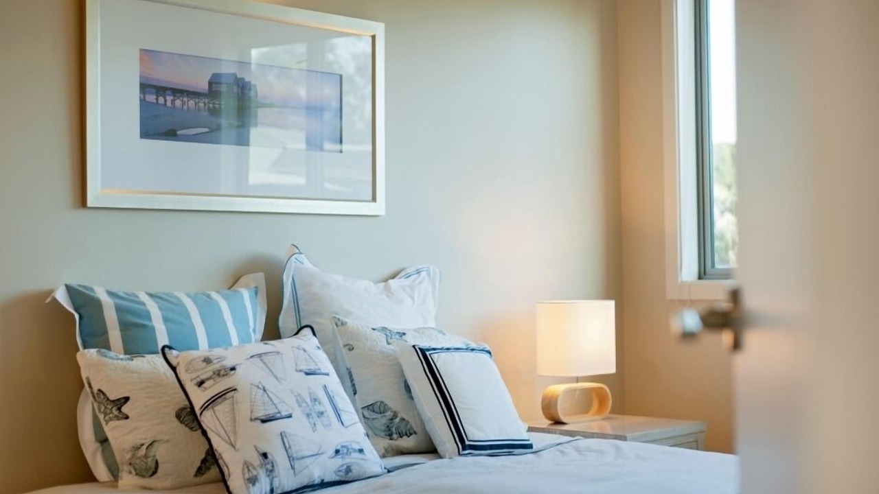 Photo of Others in Russell