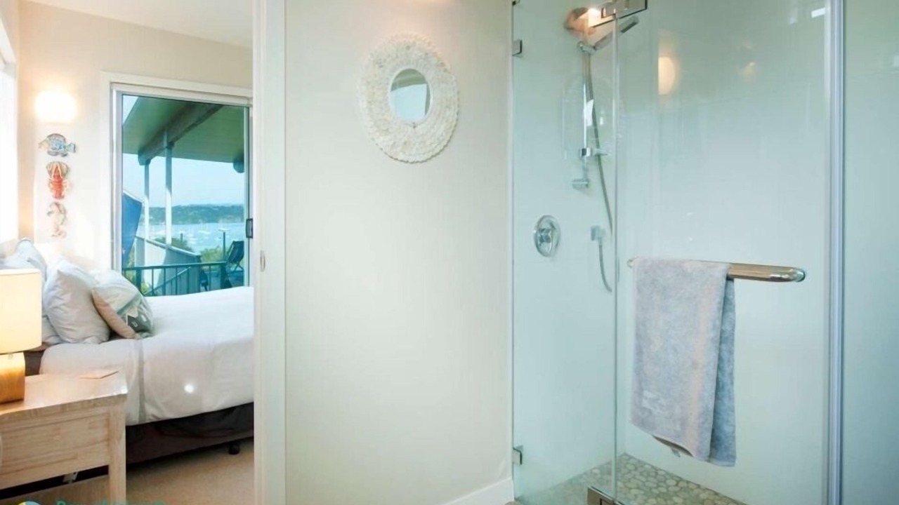 Photo of Others in Russell