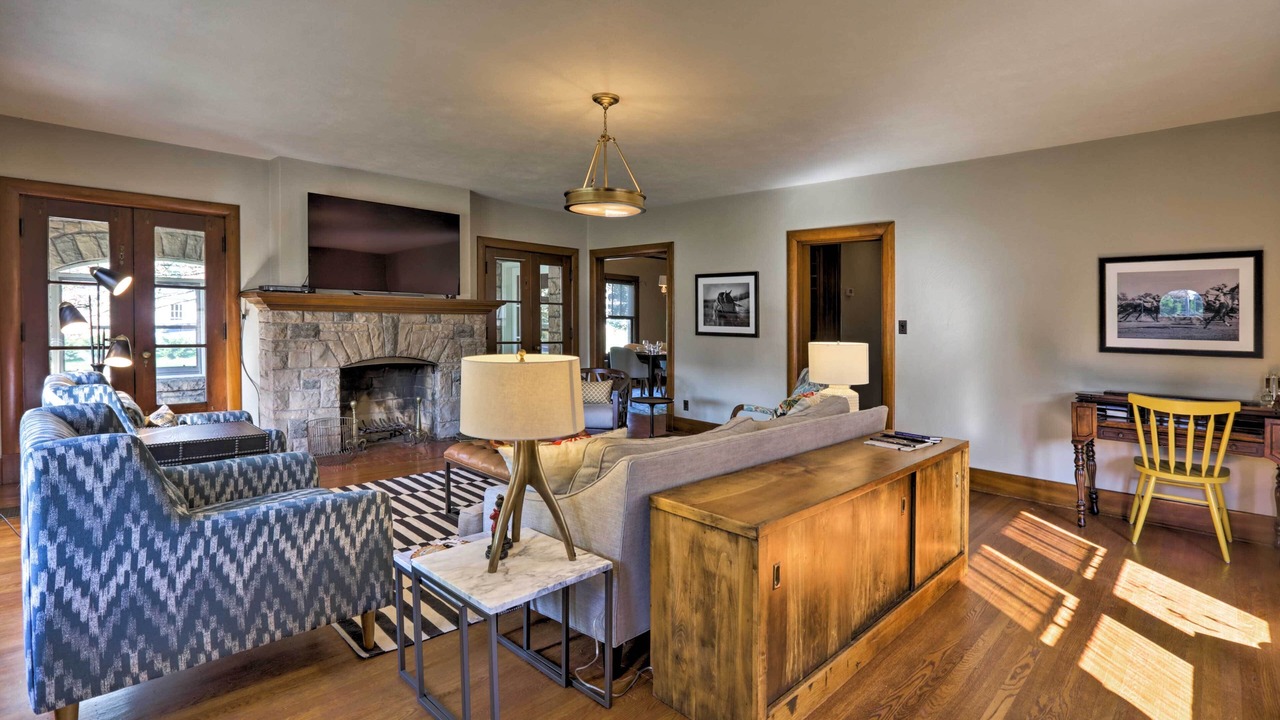 Photo of Livingroom in Strathmoor Village