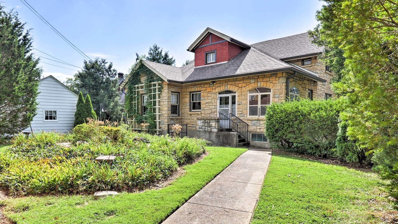 Photo of Outdoor in Strathmoor Village