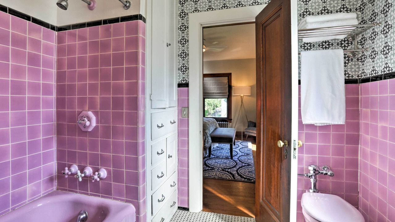 Photo of Bathroom in Strathmoor Village