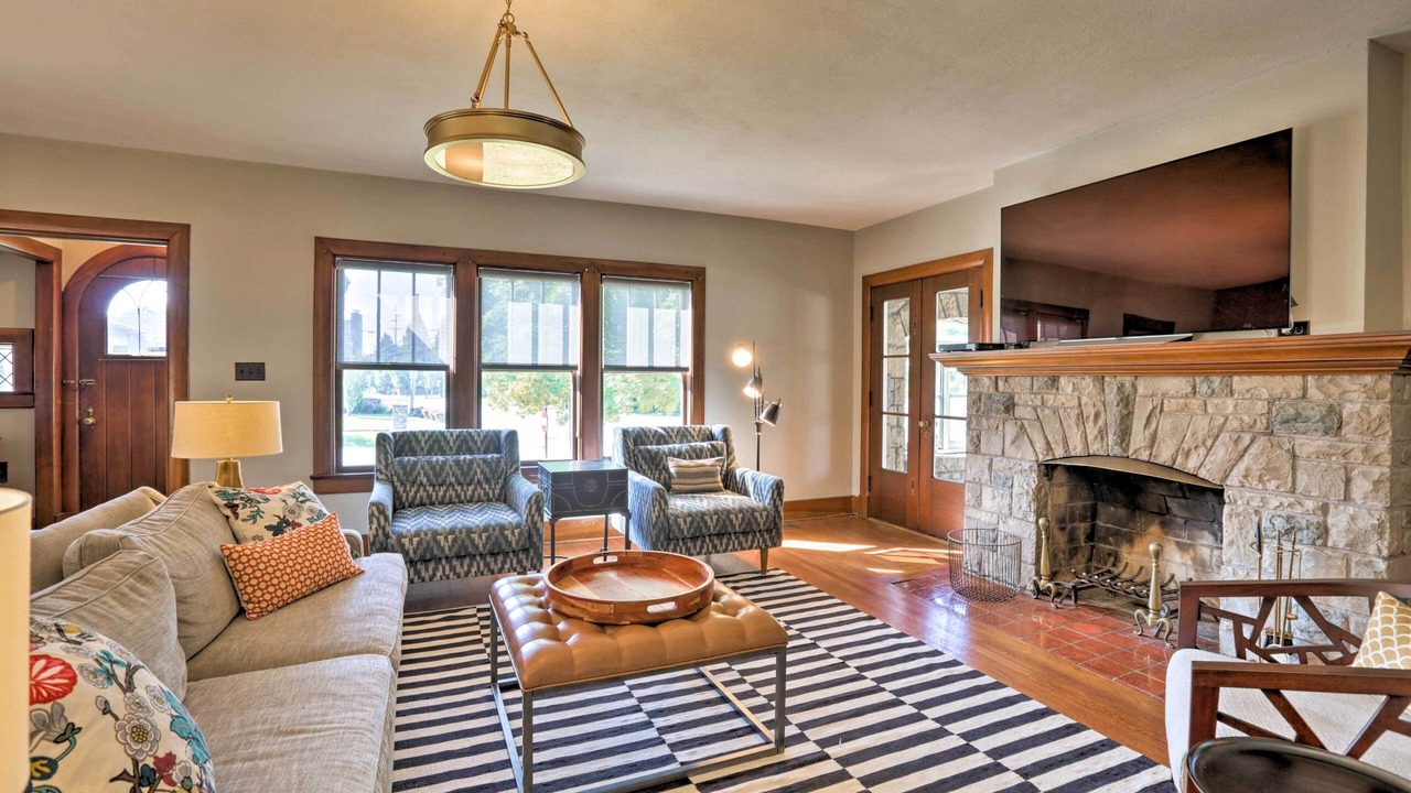 Photo of Livingroom in Strathmoor Village